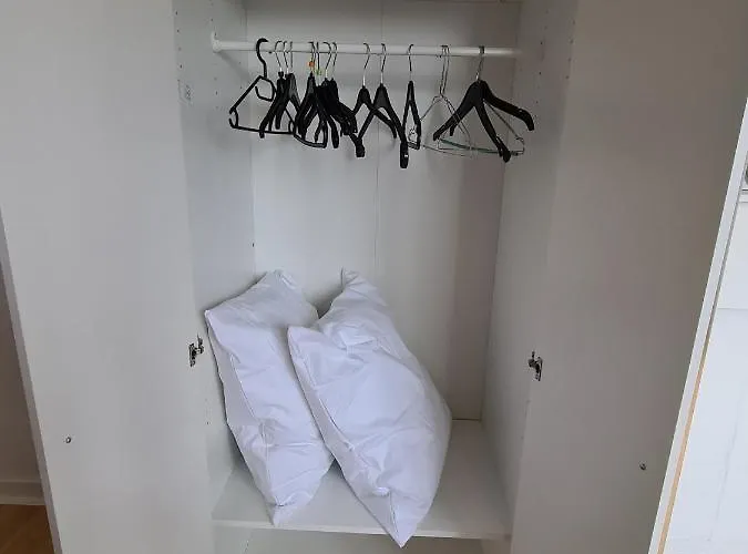 C Bruxelles Airport Cosy 沙勒罗瓦