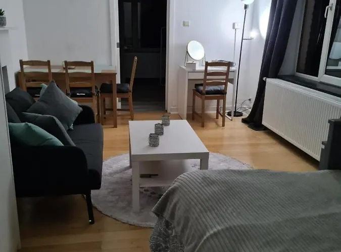 C Bruxelles Airport Cosy 沙勒罗瓦