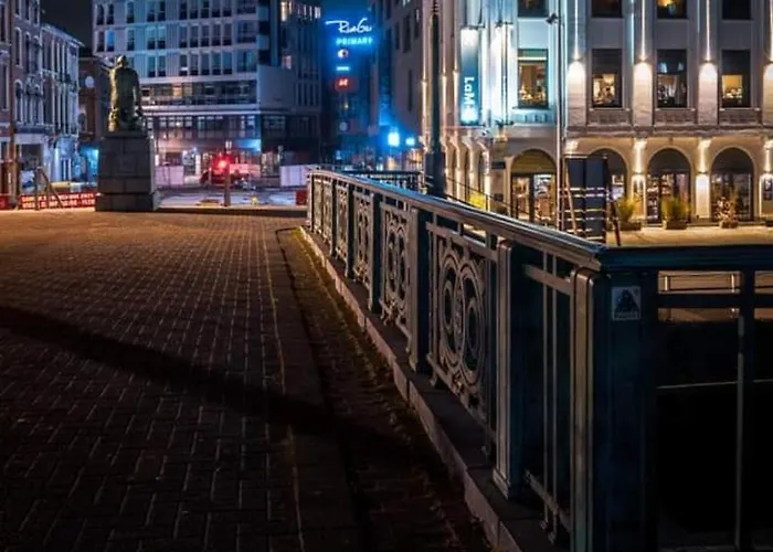 C Bruxelles Airport Cosy 沙勒罗瓦